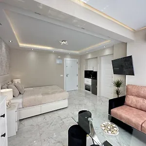 https://holiday-relax-appartament-center-torremolinos.hotelsinnerja.org